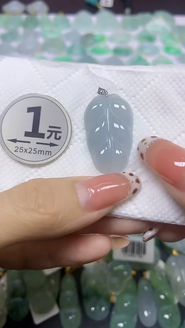 颈饰18K金镶嵌翡翠天然翡翠A货