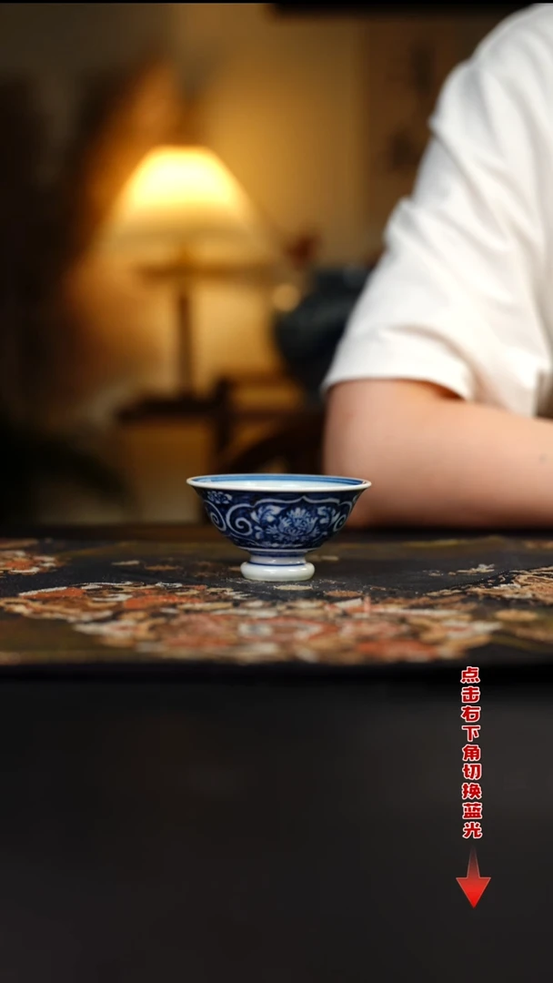 杯元黛工坊青花蓝底开窗花卉一口杯