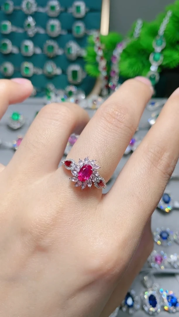 18K金镶嵌18K金戒指红宝石.