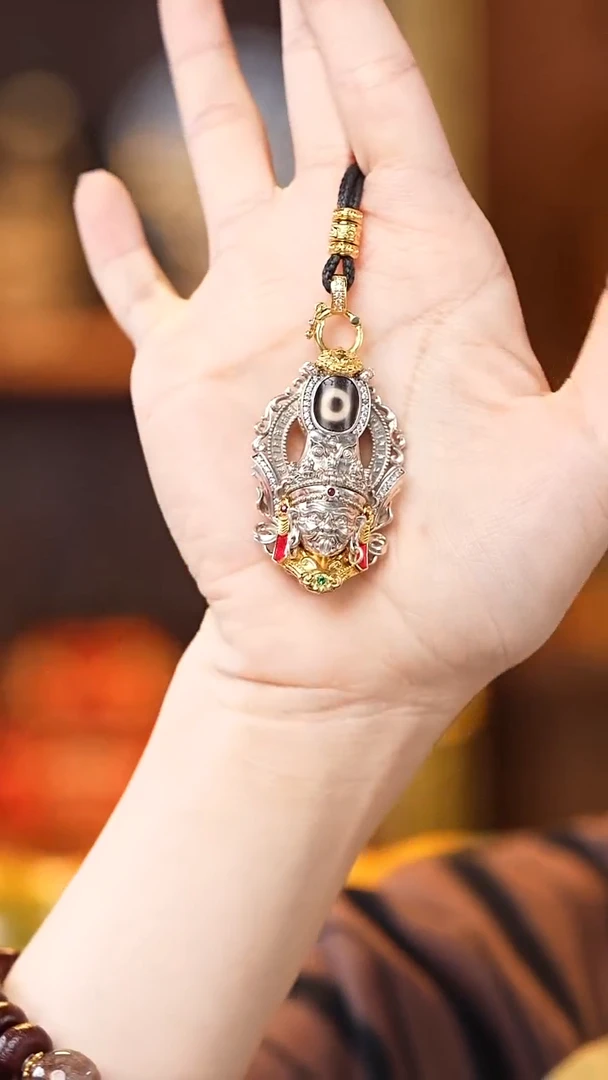 玛瑙/玉髓（覆膜）颈饰未镶嵌一眼扎基吊坠