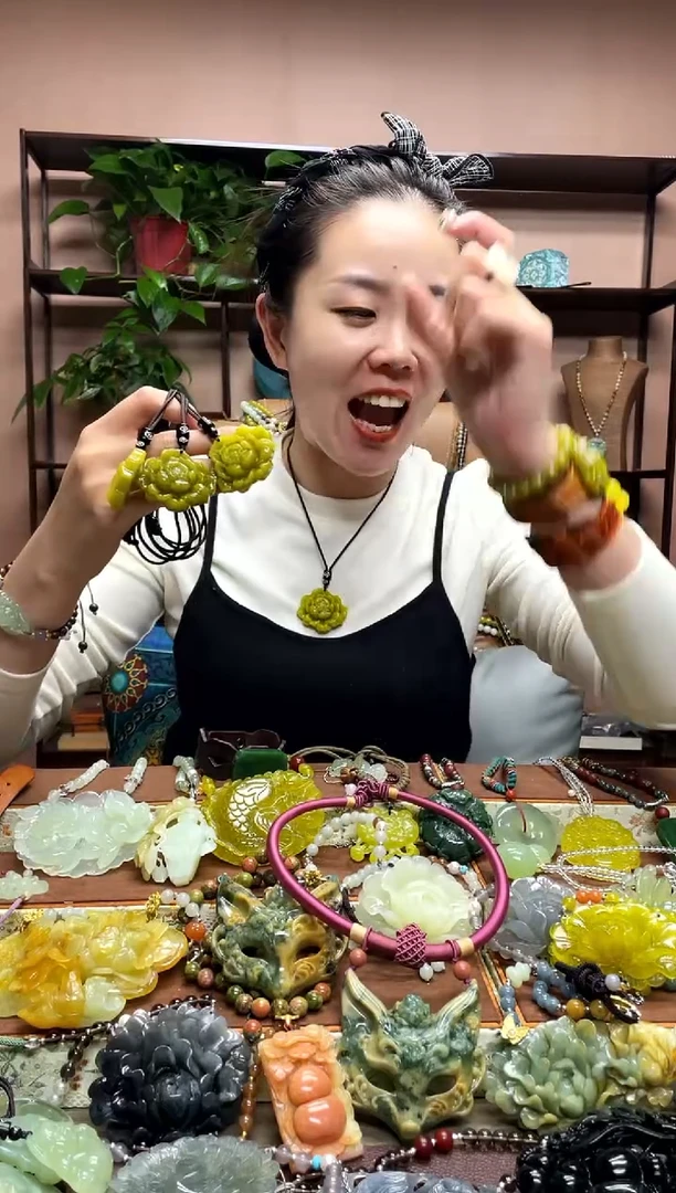 未镶嵌岫玉吊坠多样性发货发其中之一