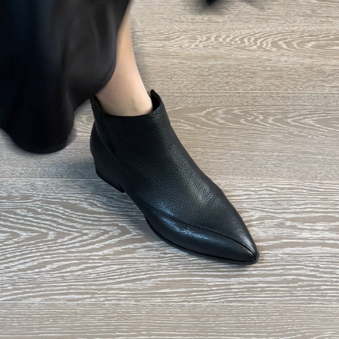 3CM头层羊皮低跟防滑时装靴可爱风粗跟短靴冬季拉链女士尖头女鞋