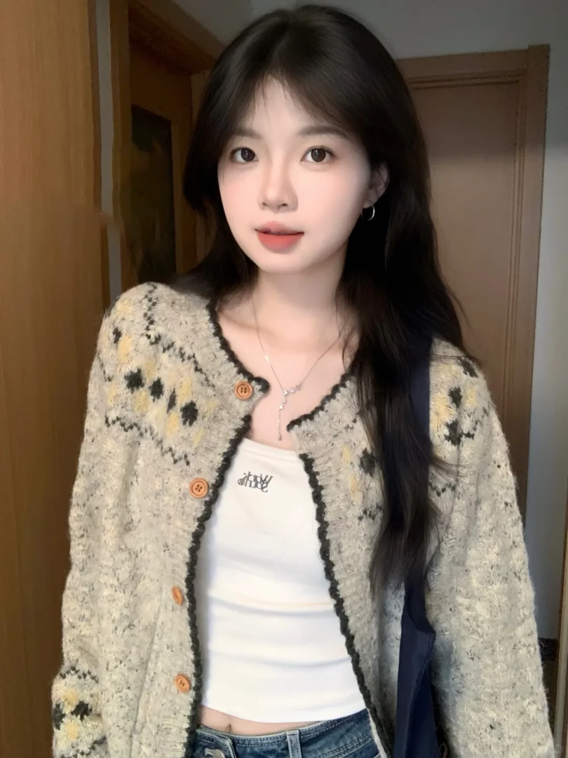 2025秋季新款韩系穿搭民族风软糯针织开衫搭配牛仔裤显瘦两件套女