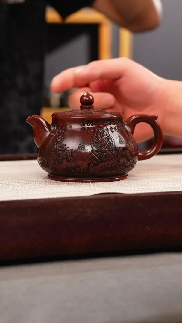 茶壶紫砂铁皮石红 佛莲 刻虎