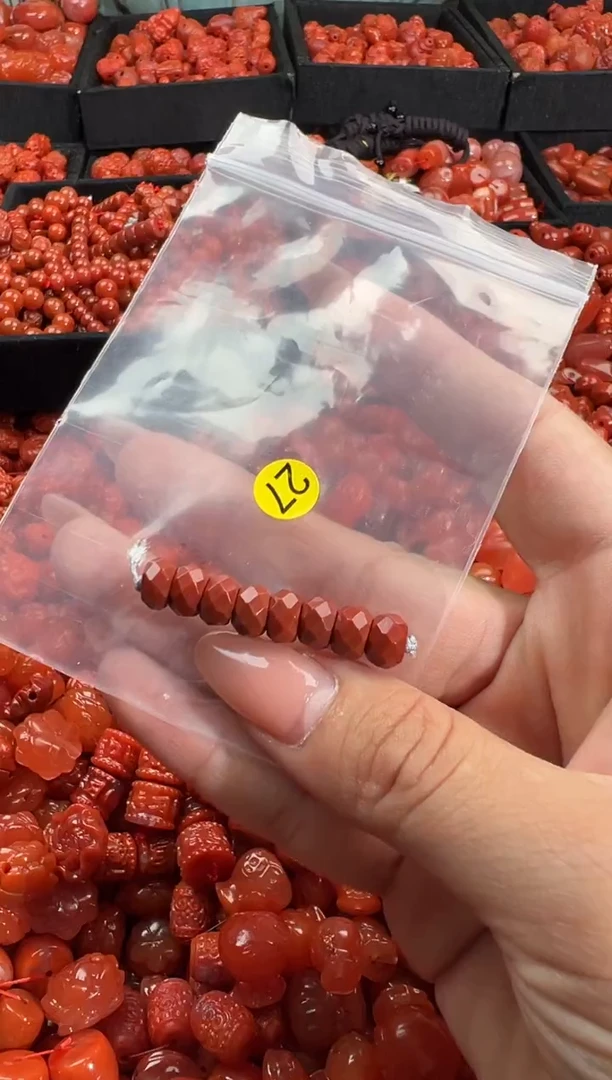 南红玛瑙未镶嵌颈饰1