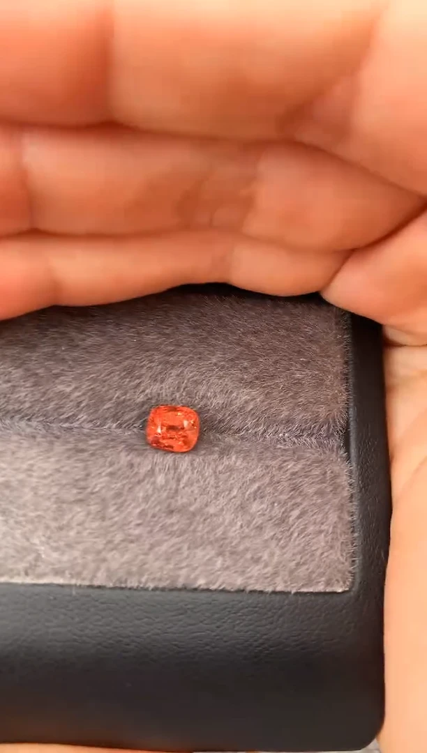 未镶嵌裸石定制尖晶石枕型 橙色调 1.40ct