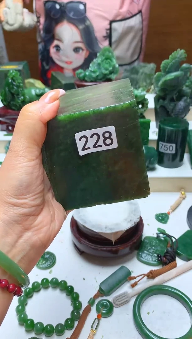 未镶嵌和田玉摆件1