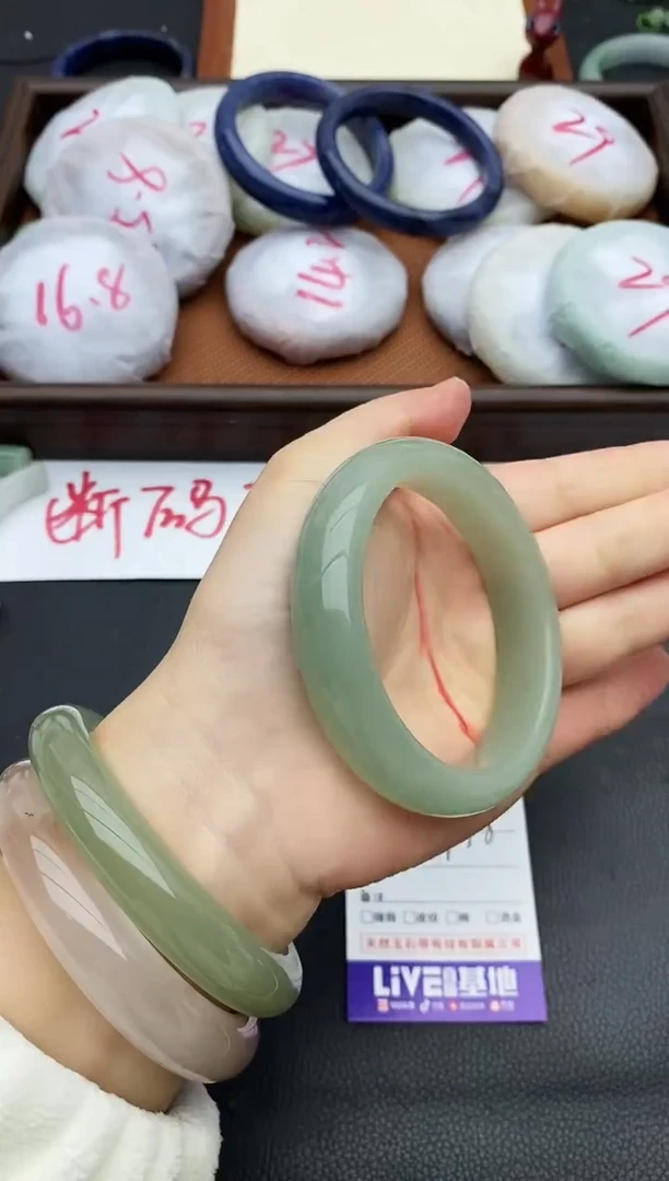 未镶嵌手镯石英质玉169+57/58