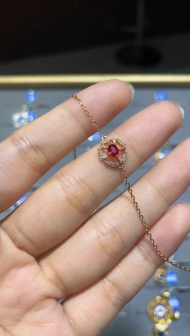 18K金镶嵌手链红宝石1