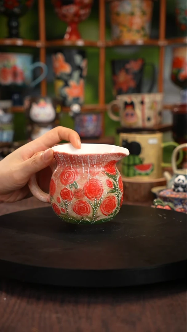 釉下手绘陶瓷杯子
