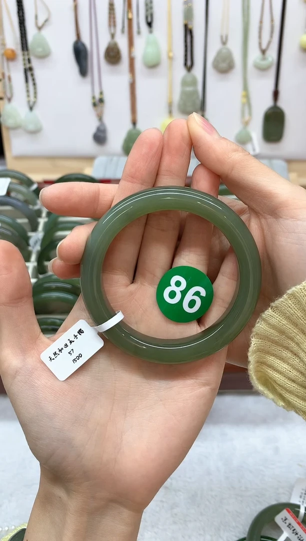 未镶嵌手镯和田玉J**u手镯4