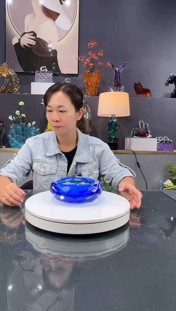 琉璃蓝色烟灰缸一个