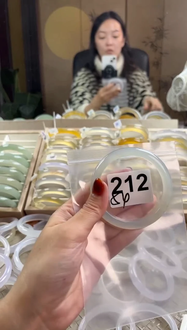 手镯玛瑙/玉髓未镶嵌212