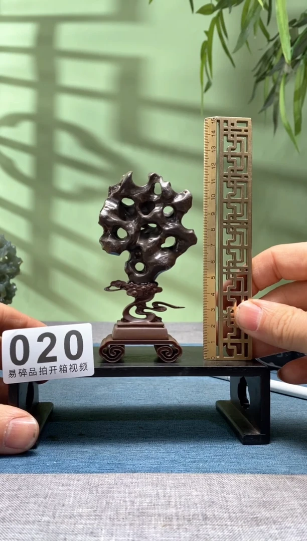 【闪购商品】树脂制品底座 石头是青州玲珑石020号