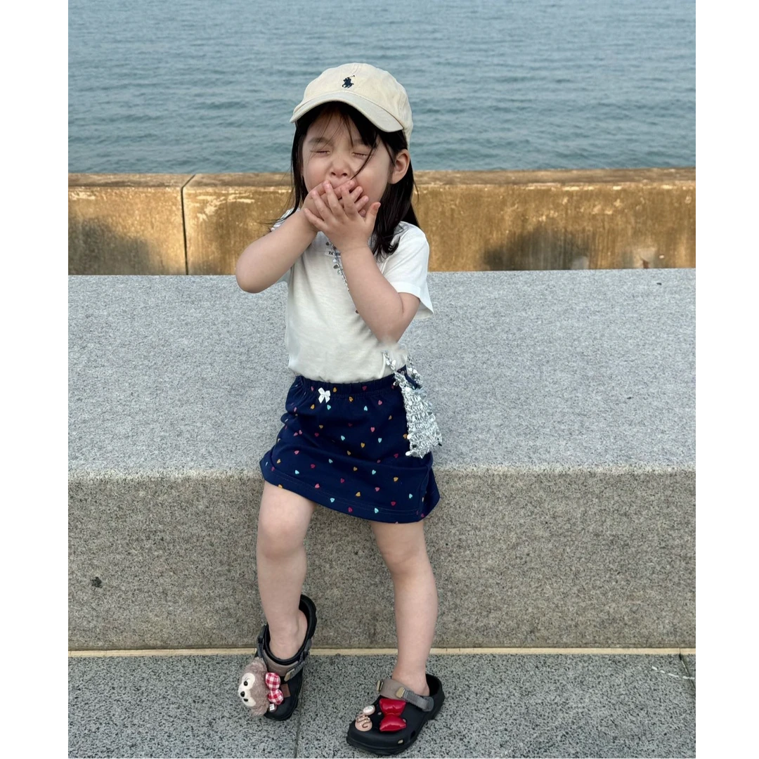 小惜亦女童2025夏季新款韩版萌娃穿搭米白色上衣彩色爱心半裙套装
