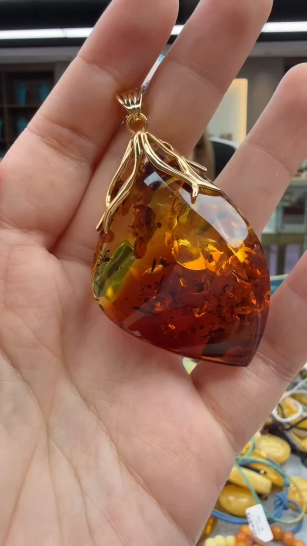 琥珀颈饰未镶嵌148秒拍号 假一罚三