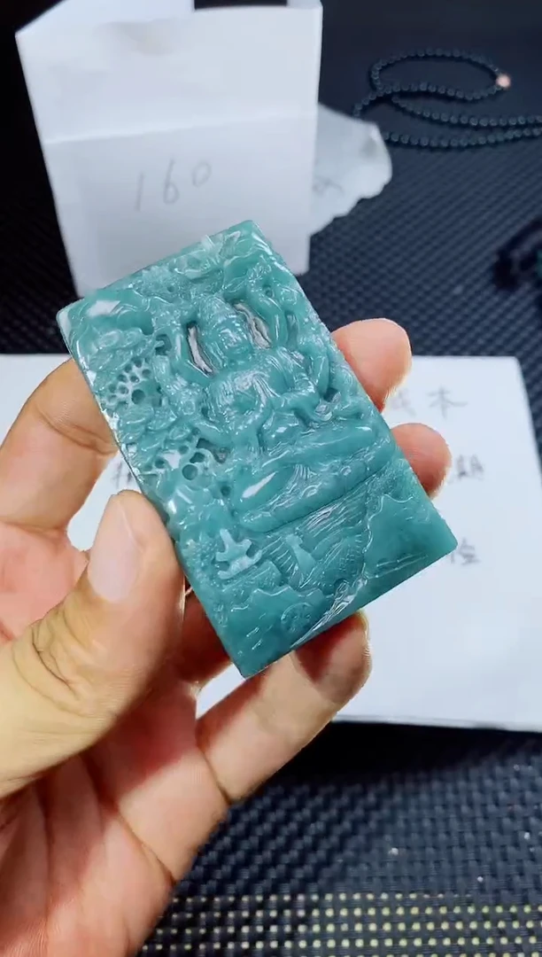 翡翠未镶嵌颈饰