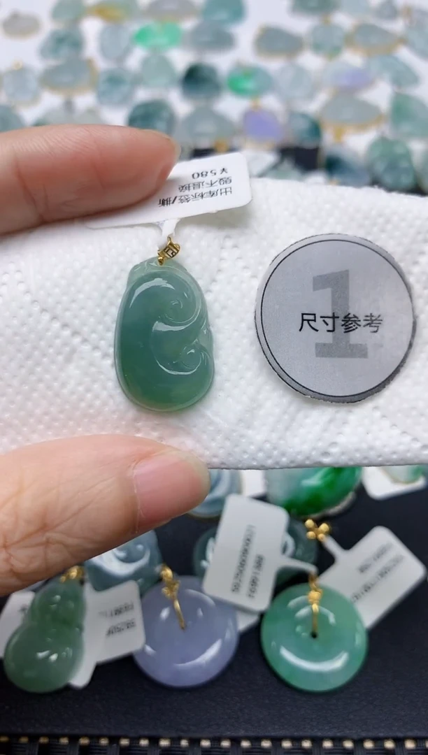 翡翠18K金镶嵌颈饰天然缅甸A货翡翠