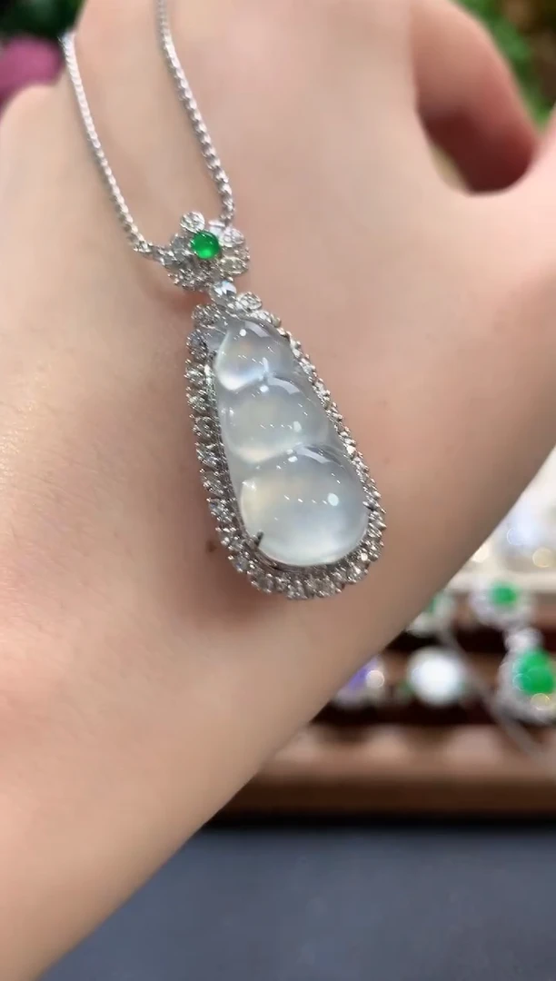 吊坠(不含链)18K金镶嵌翡翠b80