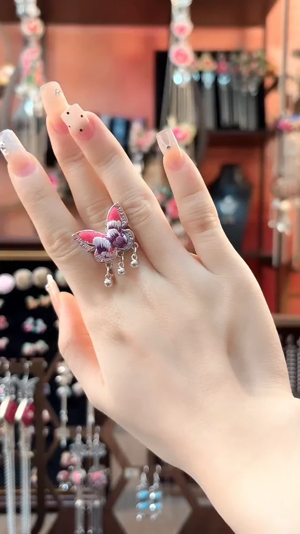 织绣云织谣民族风精美饰品   6