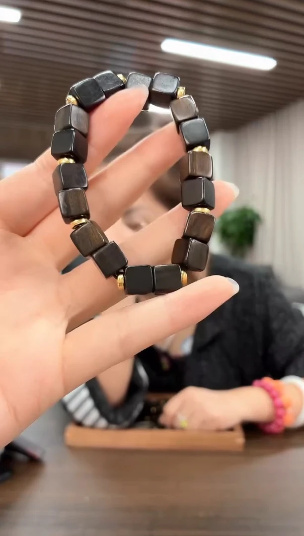 【慧慧珠宝】高端轻奢手链8MM多样性发货TT3840S