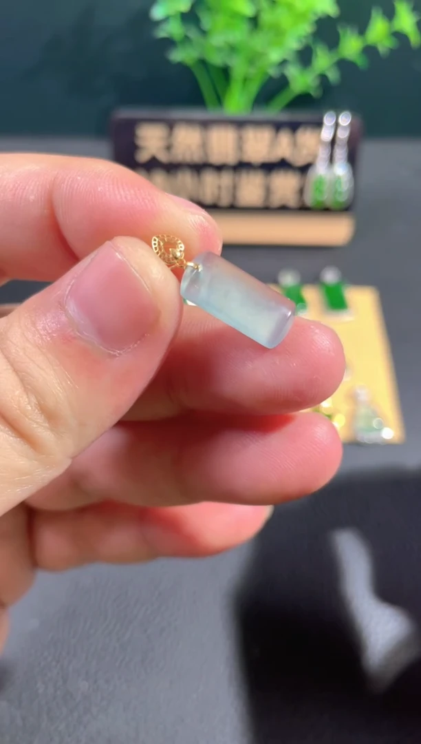 【闪购商品】翡翠颈饰18K金镶嵌翡翠