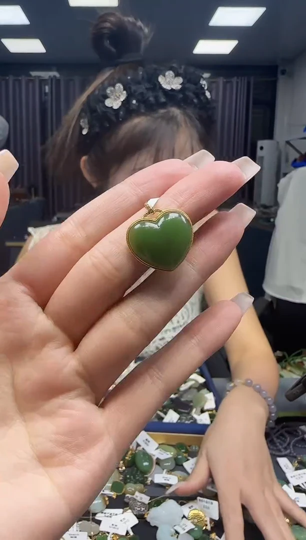 和田玉18K金镶嵌挂件1