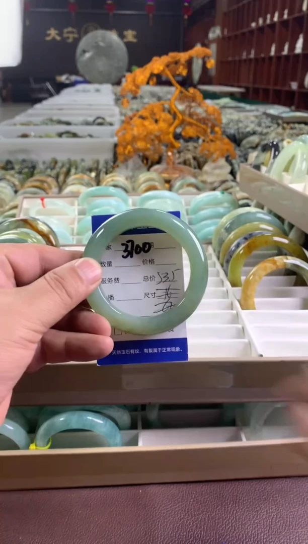 蛇纹石玉未镶嵌手镯3700