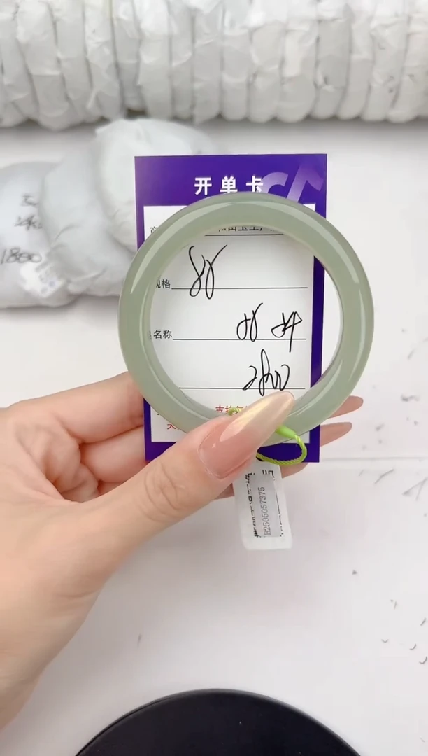 和田玉手镯未镶嵌85颜色微差无瑕疵