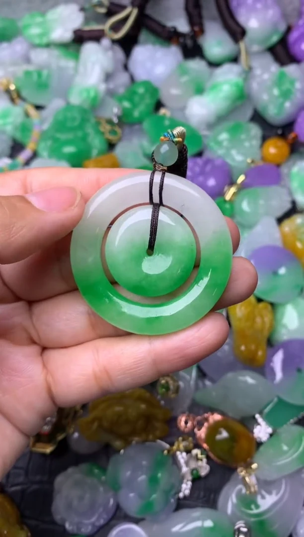 颈饰未镶嵌翡翠缅甸翡翠吊坠