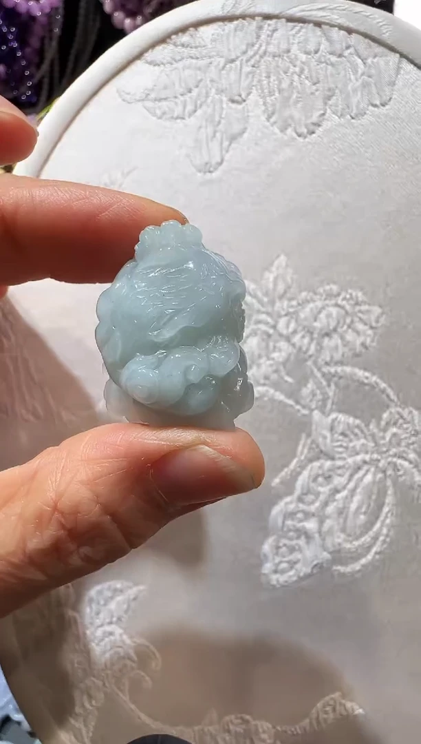 翡翠未镶嵌颈饰国风