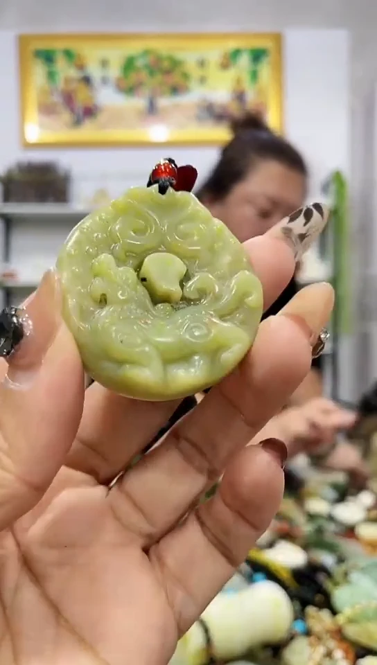 未镶嵌岫玉吊坠