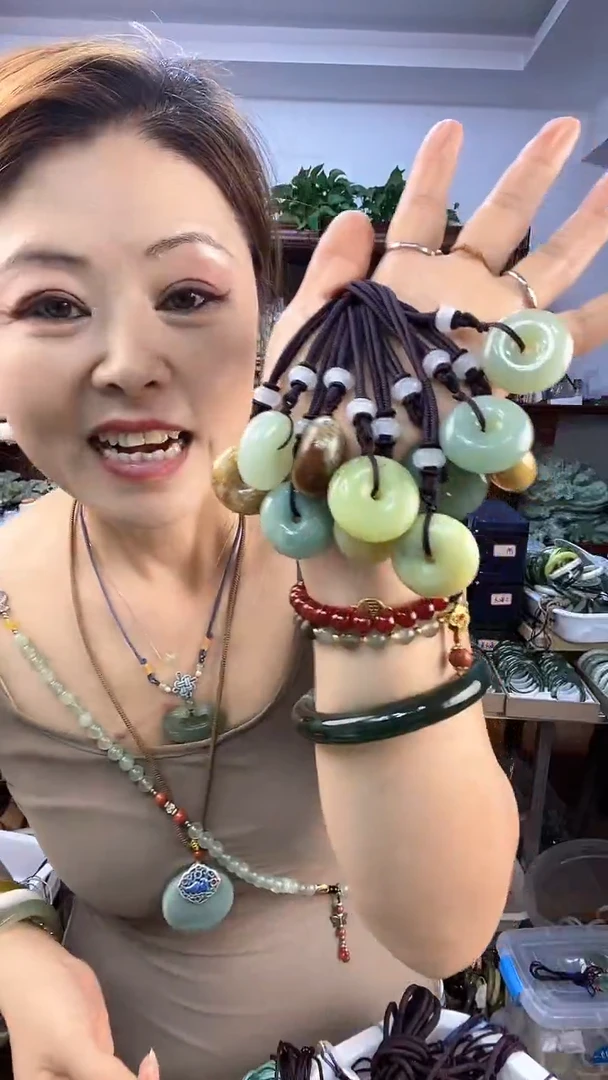 蛇纹石玉未镶嵌平安扣多样性发货其中之一