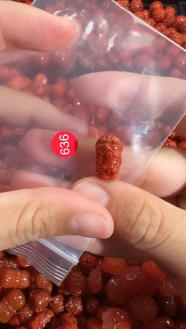 颈饰未镶嵌南红玛瑙1