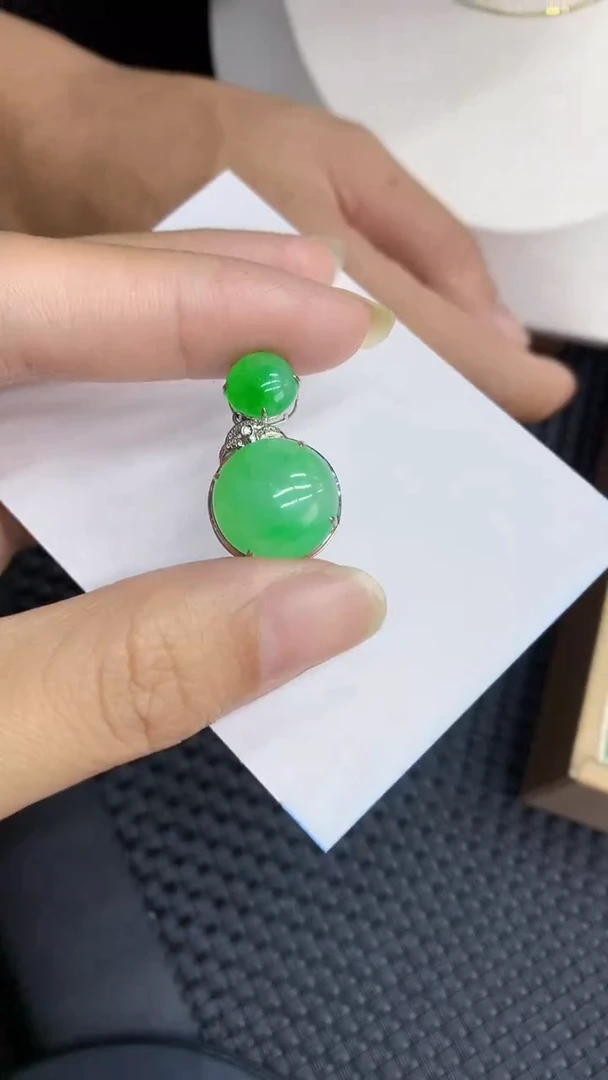 【闪购商品】翡翠颈饰18K金镶嵌            8