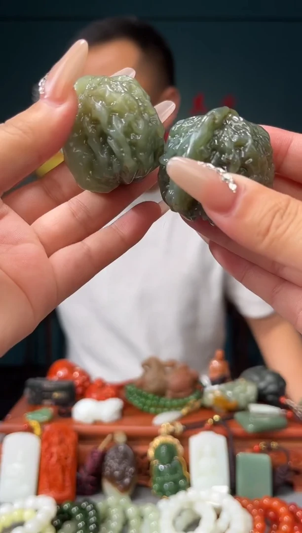 和田玉未镶嵌颈饰吊坠