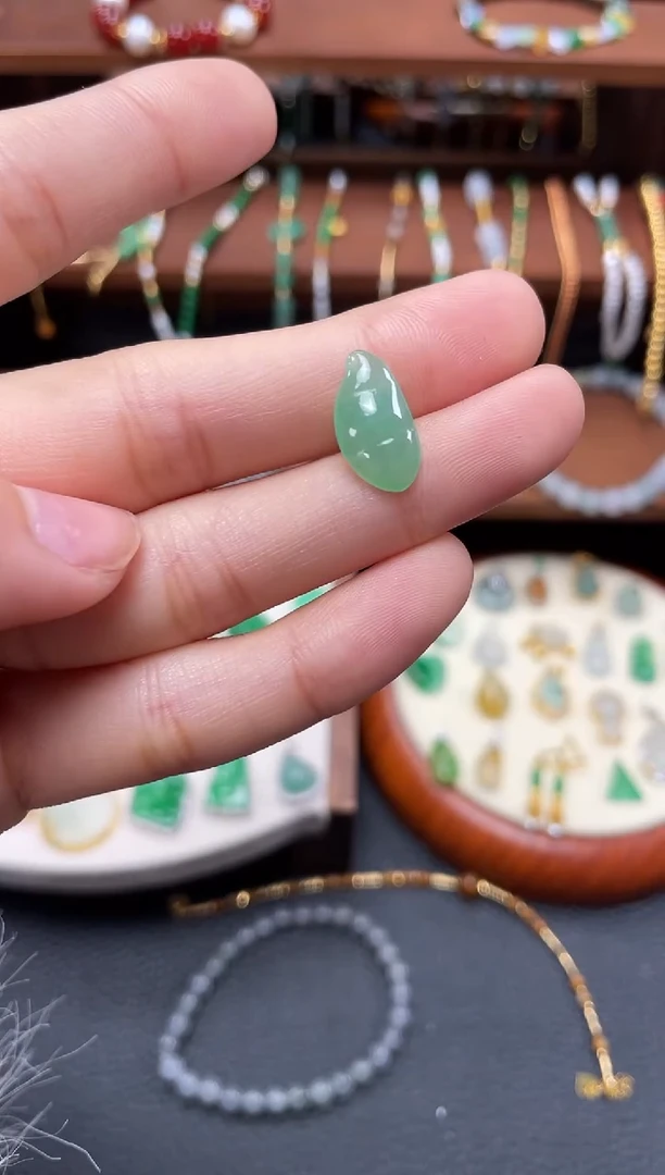 【闪购商品】翡翠吊坠(不含链)18K金镶嵌一个  JK310
