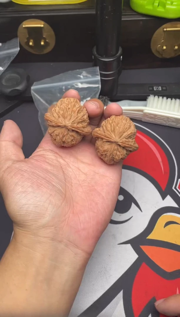 吊坠文玩核桃三角白42