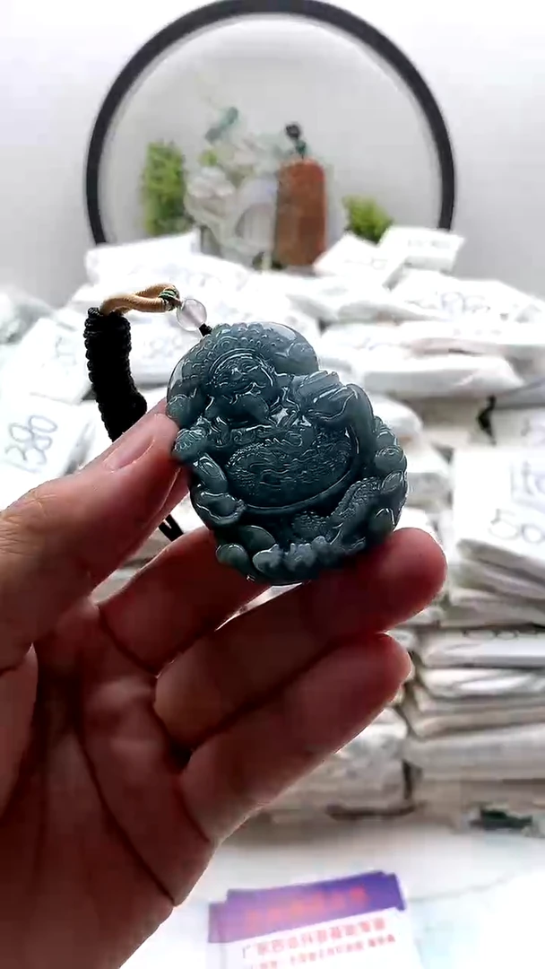 翡翠未镶嵌颈饰财神1