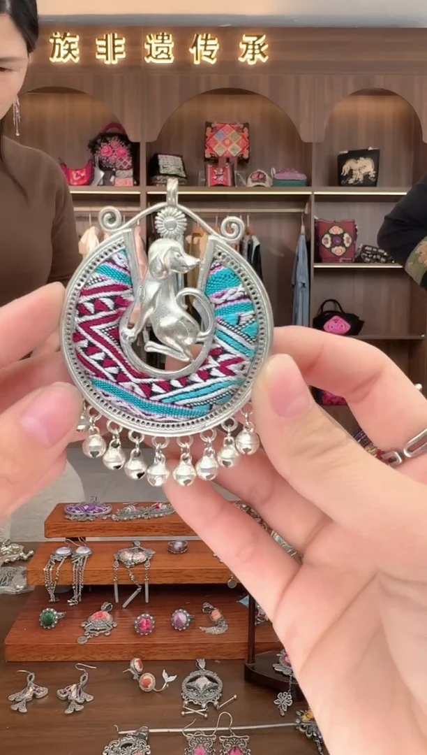 【闪购商品】织绣扶光苗绣传承165