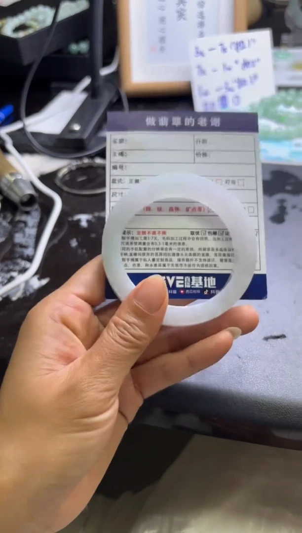 未镶嵌手镯定制翡翠坚*定制手镯不退不换