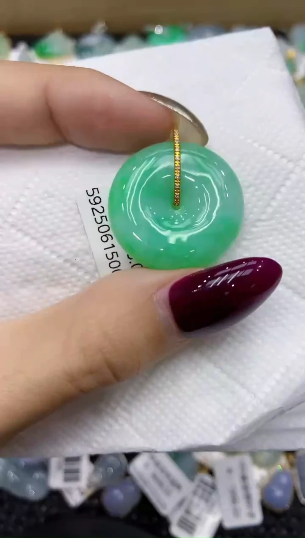 翡翠18K金镶嵌颈饰111111111111