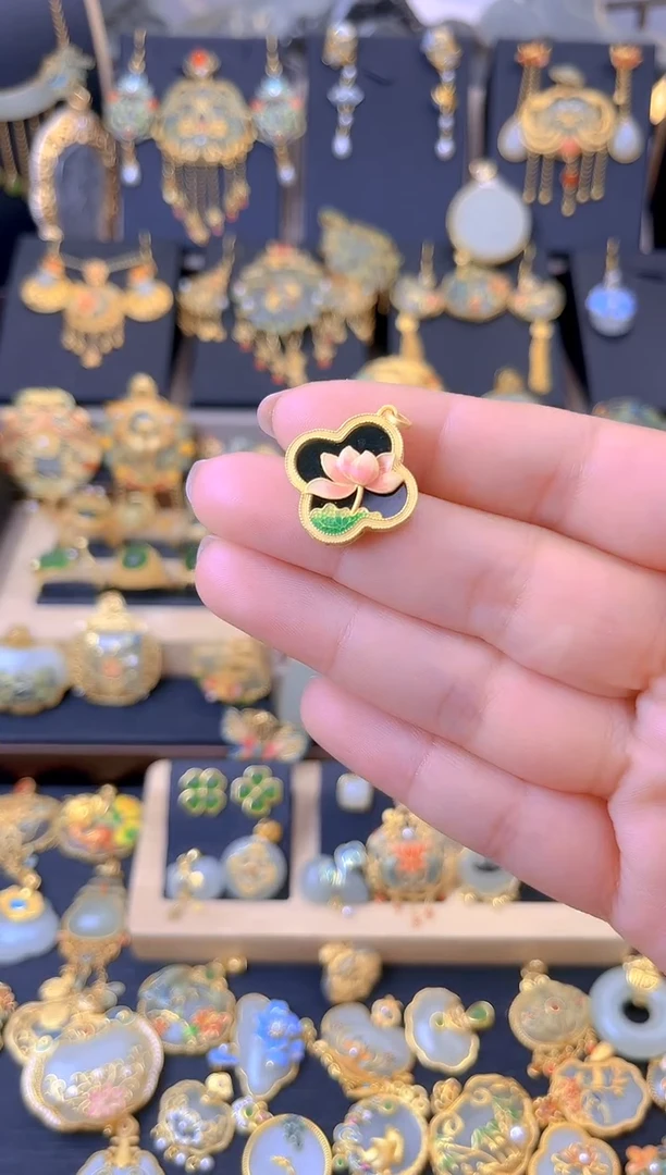 【闪购商品】和田玉吊坠银S925镀金镶嵌荷花四叶草吊坠