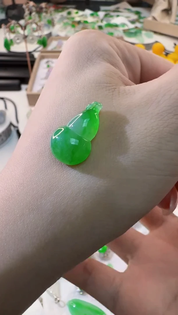 翡翠未镶嵌颈饰天然缅甸A货翡翠