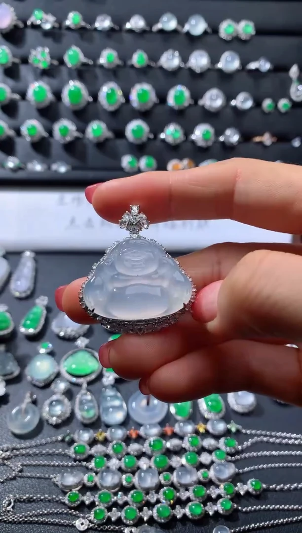 颈饰18K金镶嵌翡翠18K翡翠