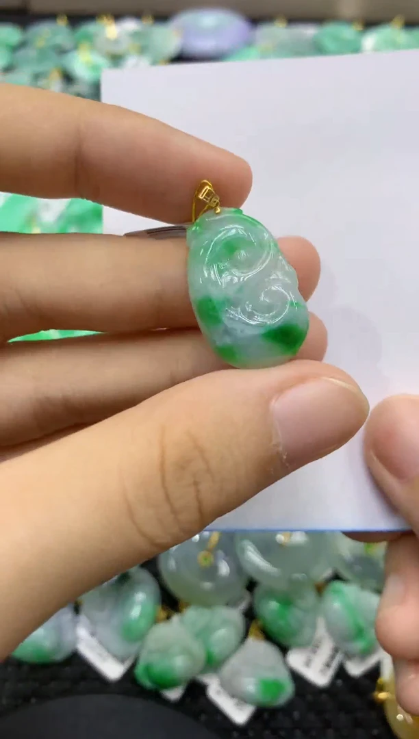 颈饰18K金镶嵌翡翠天然缅甸翡翠A货