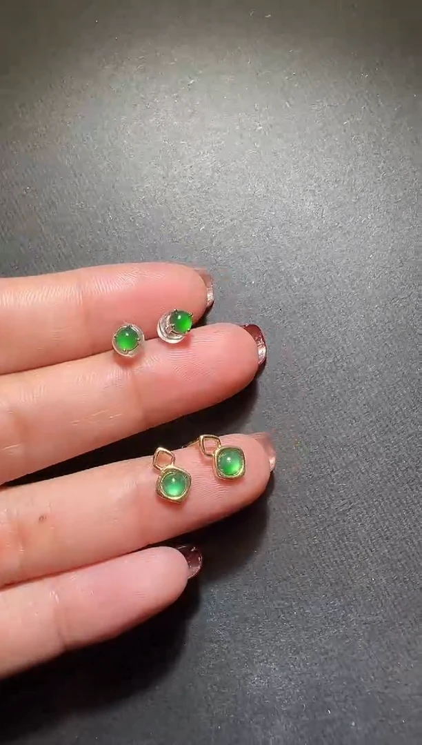 银S925镶嵌翡翠耳饰翡翠绿面耳钉（两对）