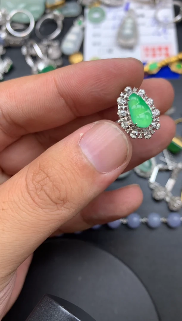 颈饰18K金镶嵌翡翠温*m金木商品不退不换