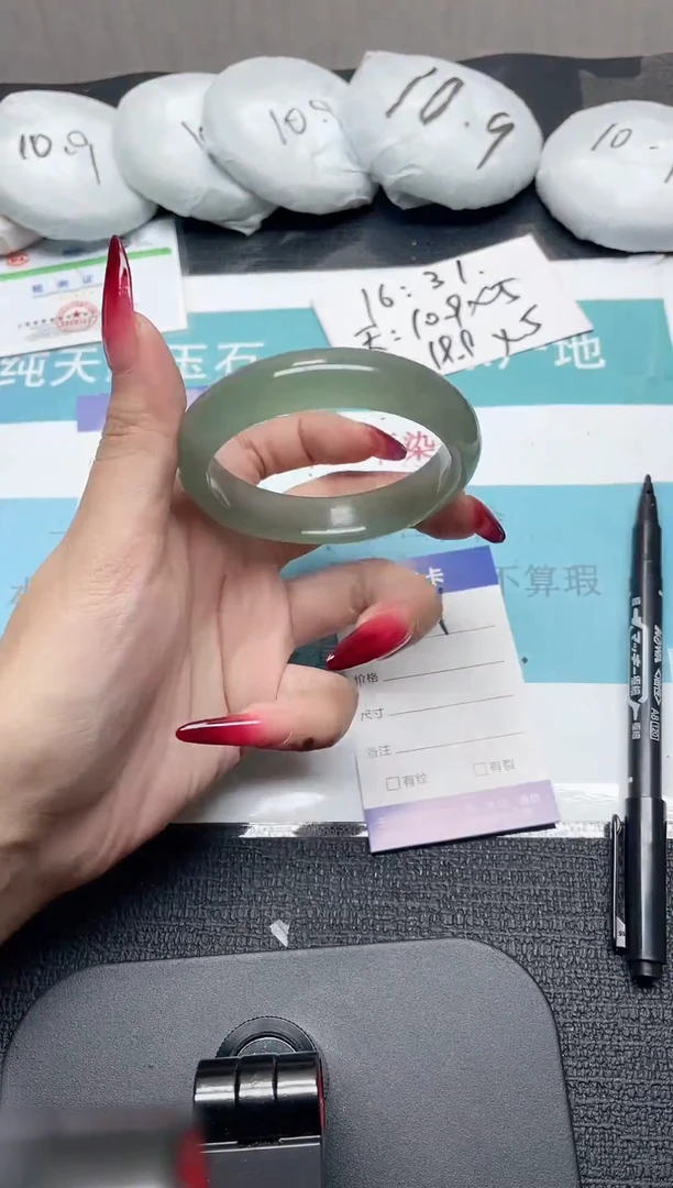 未镶嵌手镯石英质玉261-58