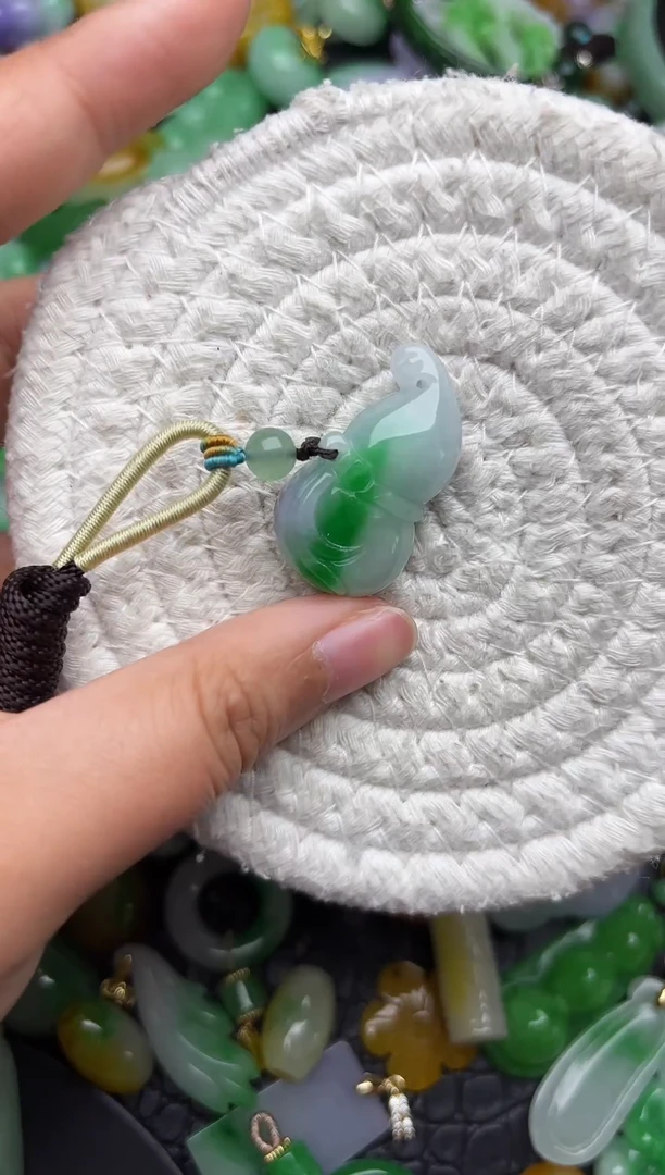 颈饰未镶嵌翡翠缅甸翡翠吊坠